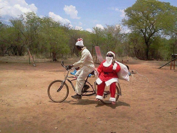 father-christmas-in-africa-900x675